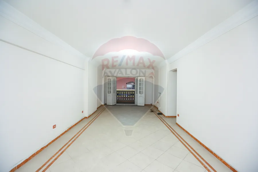 شقه للبيع 175 م كامب شيزار (خطوات من البحر - تري البحر جانبي)