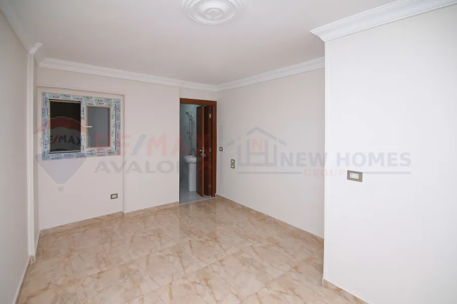 شقة للبيع 135 م ميامي (على البحر مباشرة)