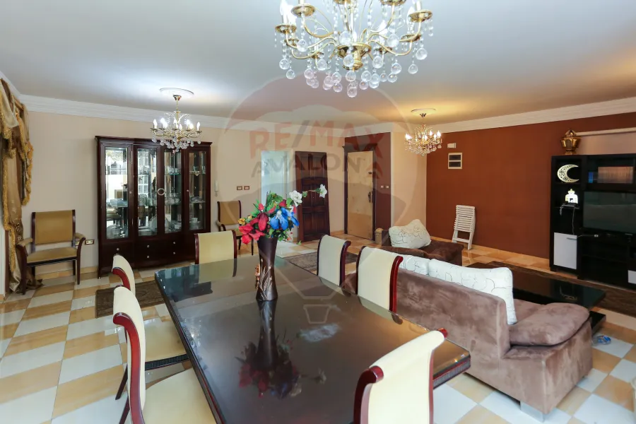 شقة للبيع 208 م رشدي (ش عبد العزيز عجمية)