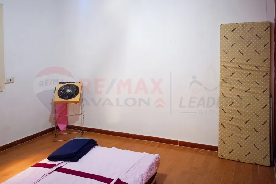 شقه للبيع 142 م كفر عبده (ش سكينة بنت الحسين)