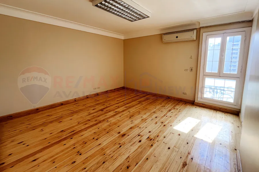 شقة للايجار 186 م سموحة (ش فوزي معاذ)