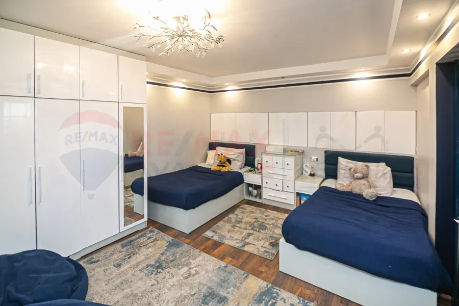 شقة للبيع 265 م زيزينيا (ش أبو قير)