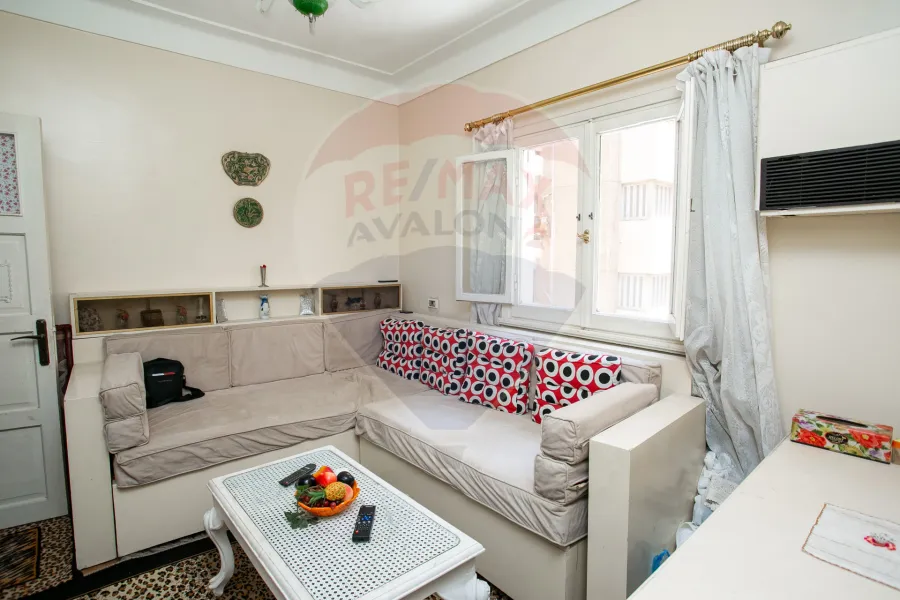 شقة للبيع 150 م ثروت (خطوات من البحر)