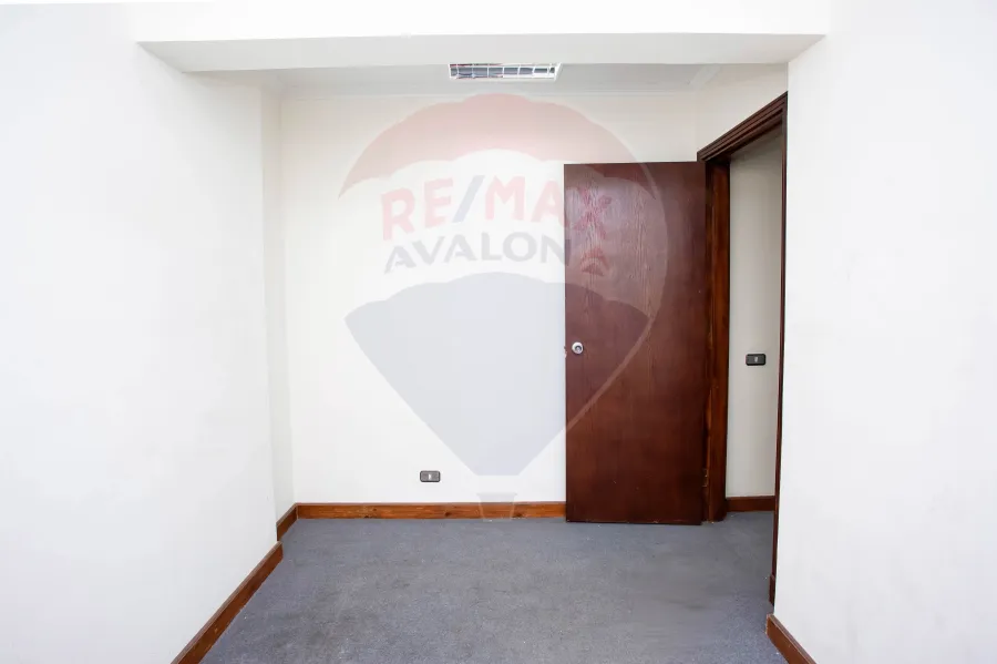 مقر إداري للإيجار 370 م سموحة (ش فوزي معاذ)