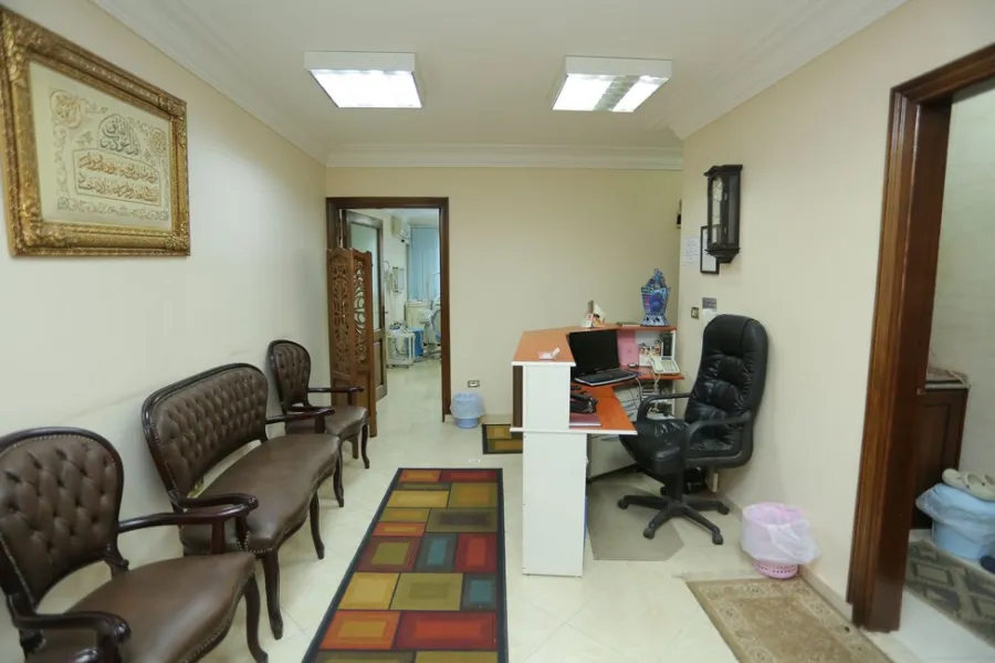 عيادة للبيع 60م سبورتنج (أمام نادي سبورتنج)