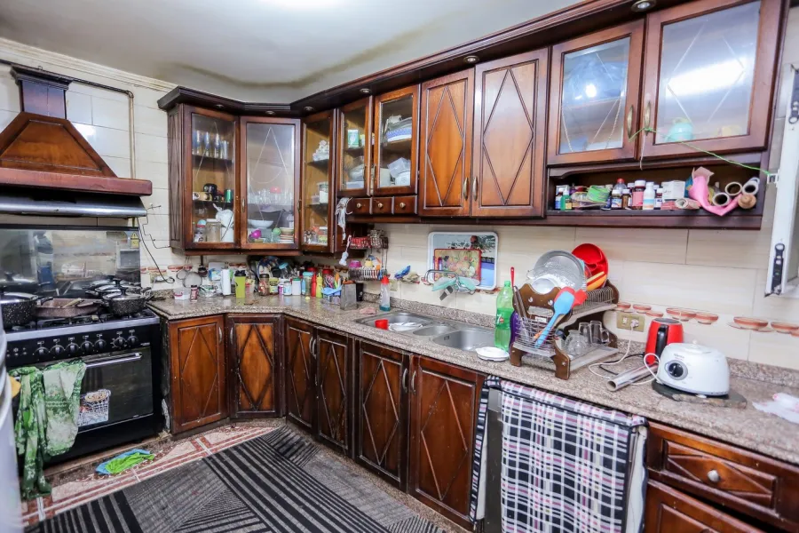 شقة للبيع 206م كامب شيزار (علي البحر مباشرة)