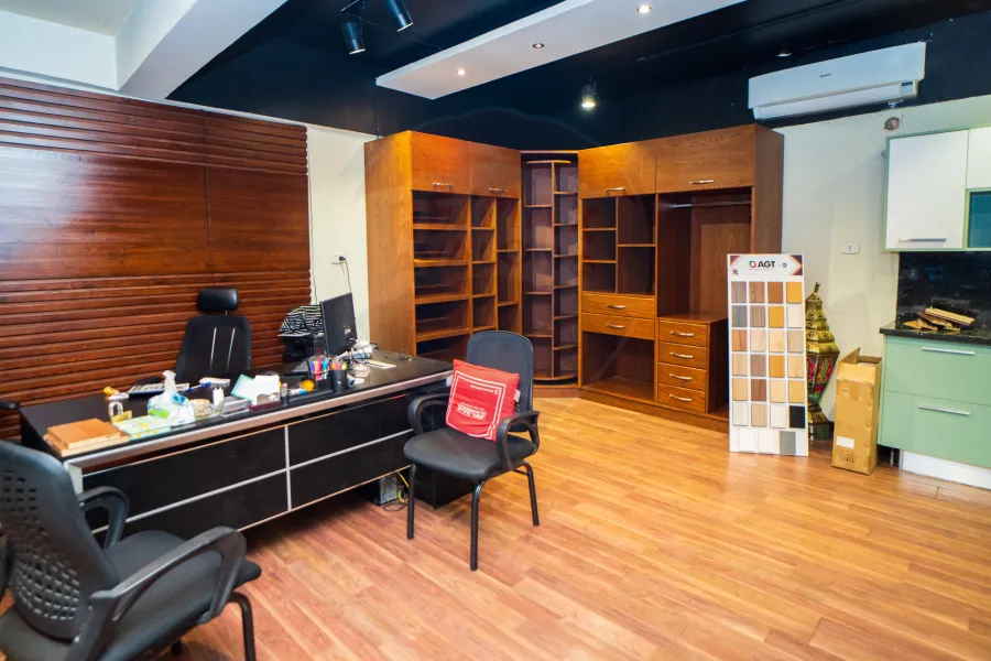 محل للبيع - مؤجر بعائد استثماري مميز - 102 م سموحة (ش توت عنخ امون)