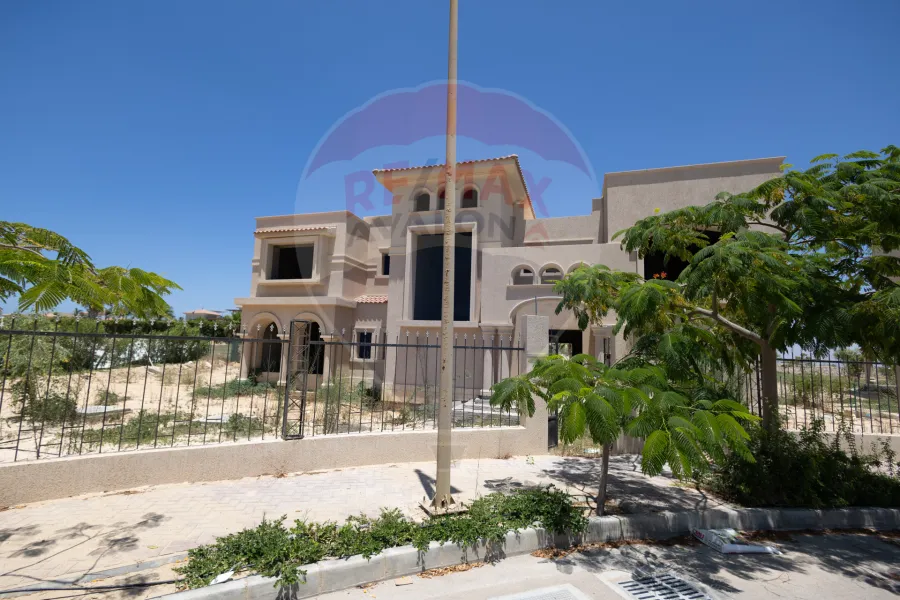 فيلا للبيع 1,016 م الكينج (اليكس ويست - مرحلة سانت كاترين V1)