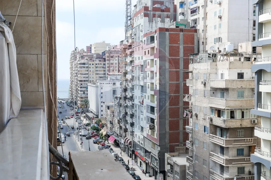 شقة للبيع 120 م صافي ميامي ( شارع اسكندر ابراهيم - تري البحر )