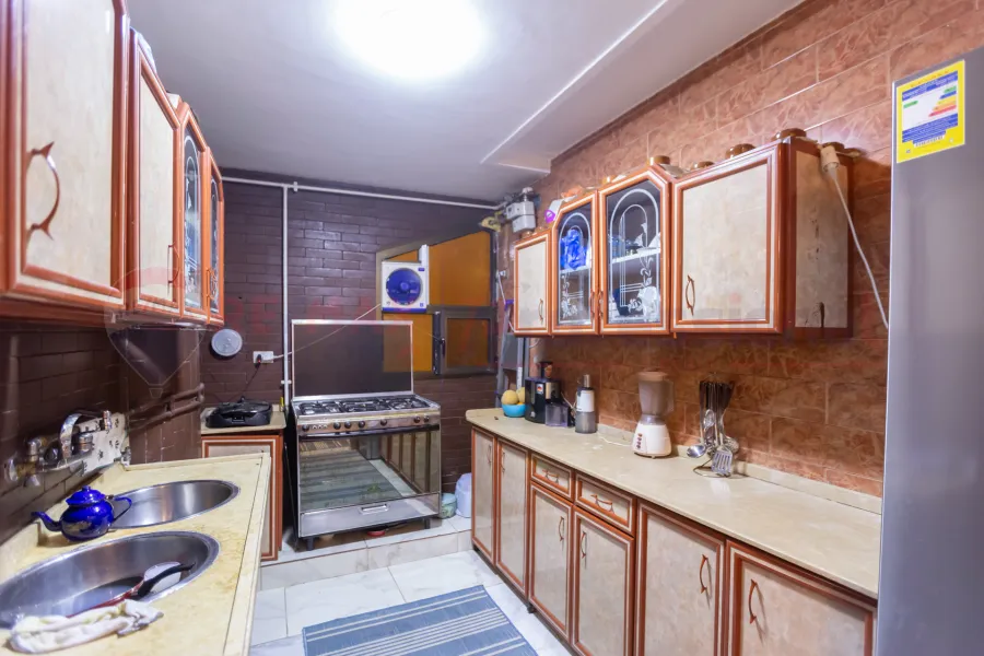 شقة ادارى للبيع  و تصلح سكنى 160 م المندره (على البحر مباشره)