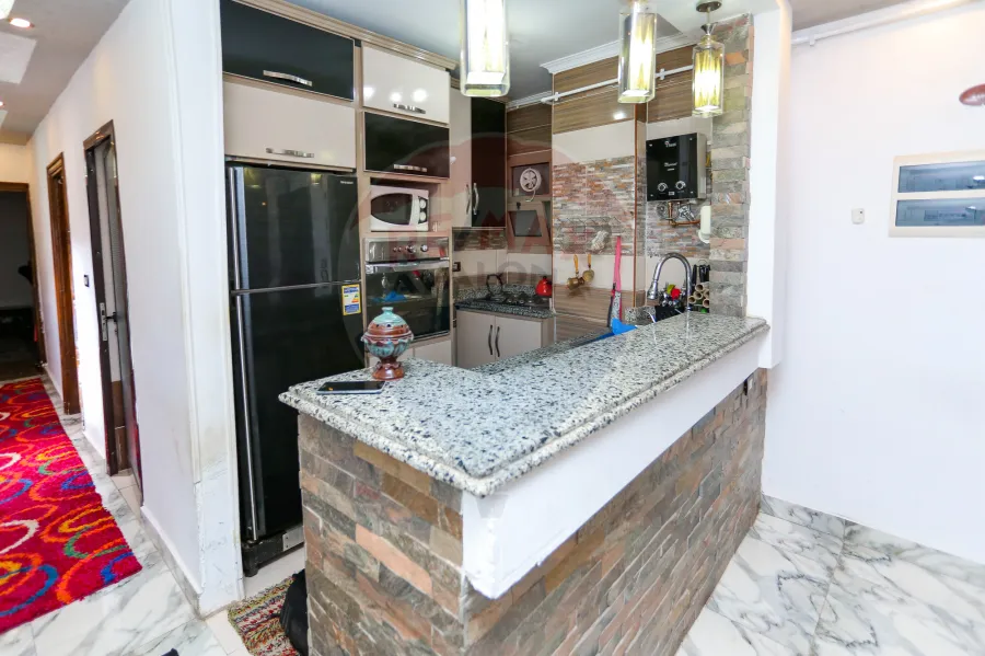 شقة للبيع 100م  صافي ميامي  (خطوات من اسكندر ابراهيم )