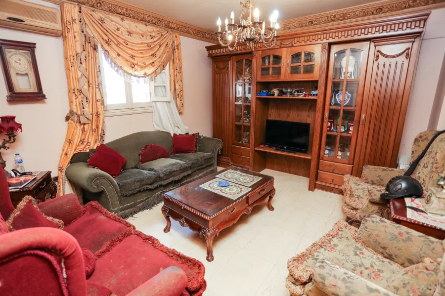 شقة للبيع 350م كفر عبده (خطوات من ميدان سانت جينى)