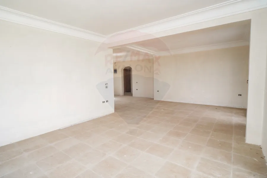 فيلا للبيع 4,200 م (فدان) كينج مريوط (بالقرب من واحة خطاب)