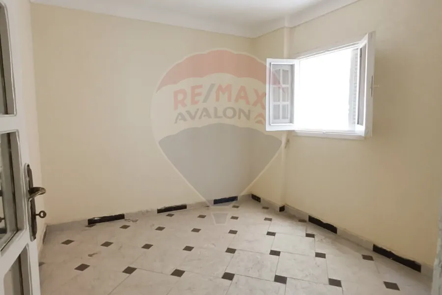 شقة للبيع 100 م سموحة (شارع النصر)