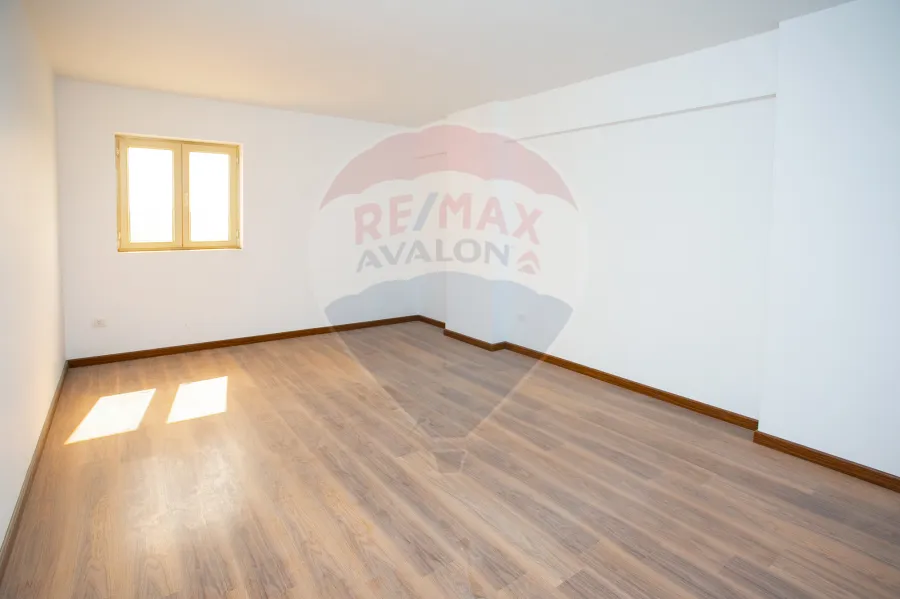 شقة للبيع 199 م سموحة أبراج الصيادلة)