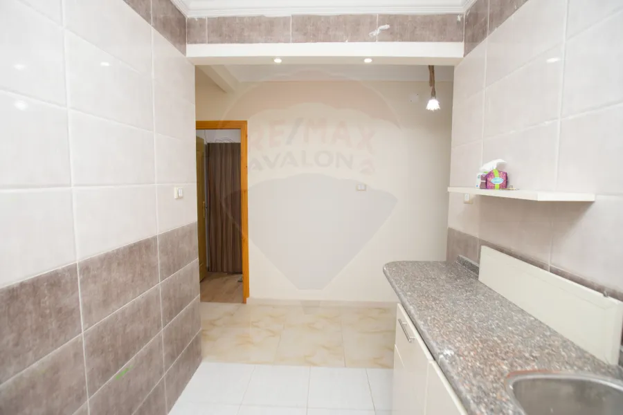 شقة للإيجار المفروش 110 م كامب شيزار(ش عمر لطفى)