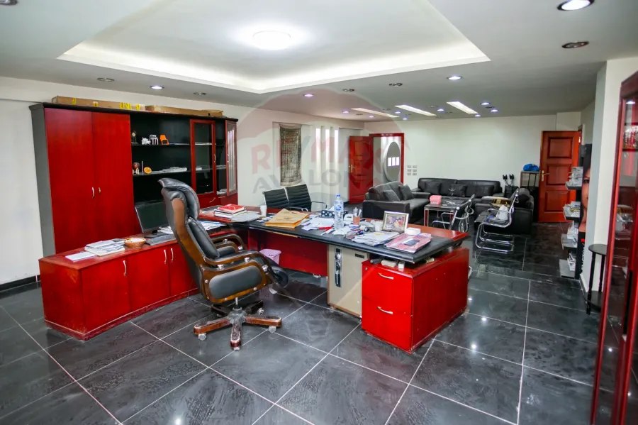 مقر إداري مرخص  للايجار 430 م  طريق مطار النزهة (أبراج الثغر)