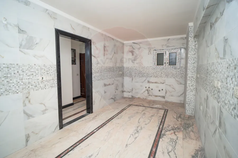 شقة للبيع 230 م جليم (ش أبو قير) - أول سكن