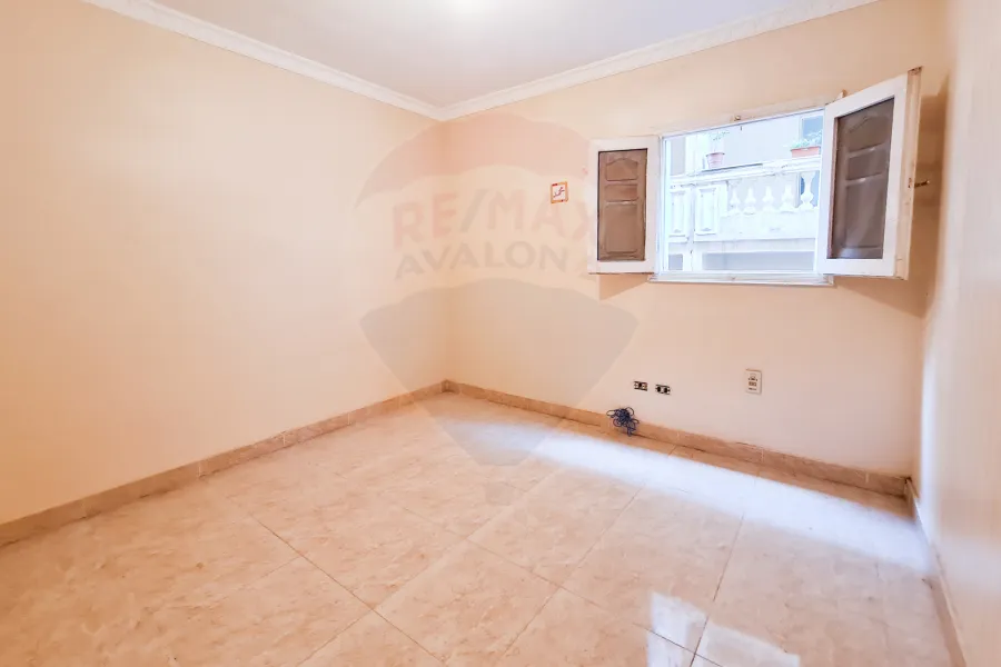 شقة للبيع 130 م سموحة ( كومباوند حدائق اللوتس - ش النصر)