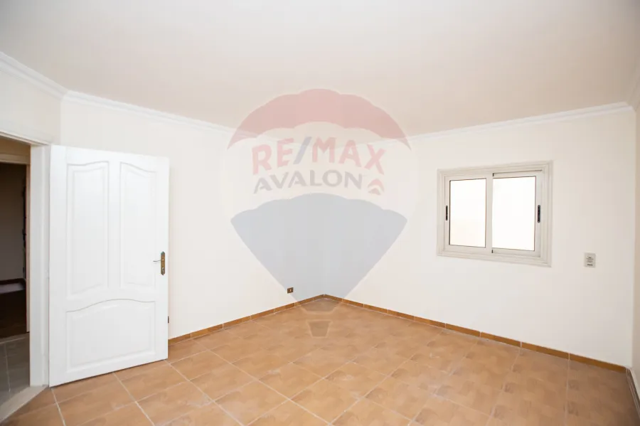 Apartment for rent 235 m Stanly (Directly on the sea )