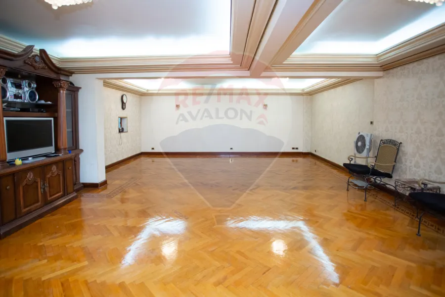 شقة مسجلة للبيع 271 م رشدي (المعسكر الرومانى)