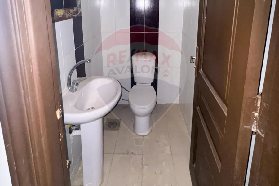 شقة للايجار 170 م سبورتنج (علي الترام مباشر)