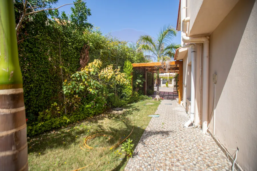 فيلا توين هاوس للبيع 419 م كينج مريوط (كومباوند اليكس ويست - فيو البحيرة)