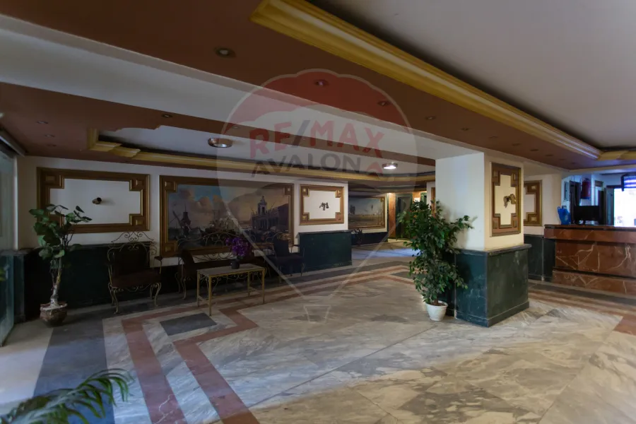 Administrative Mizzan for rent 196 m Smouha (Branched from Fawzi Moaz St)