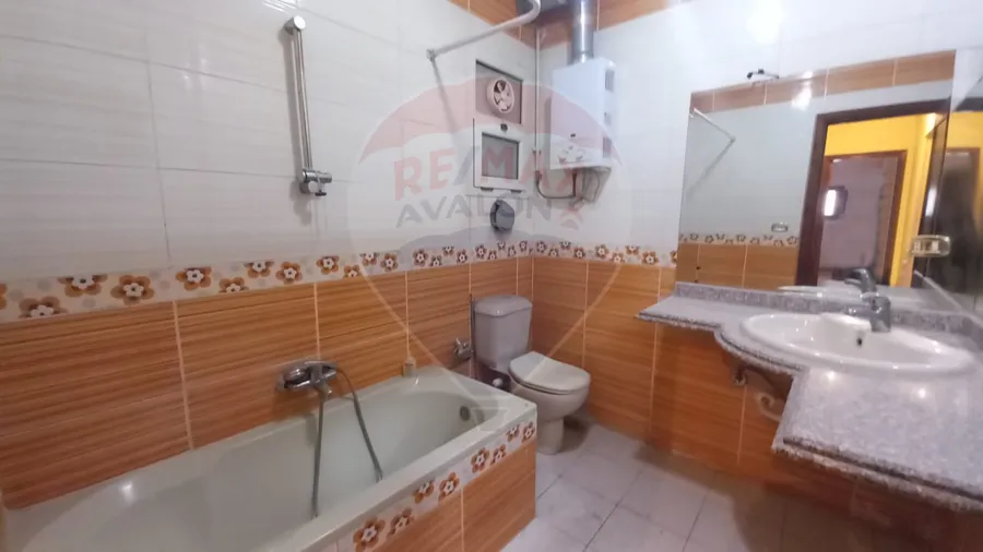 شقة للبيع 140 م كفر عبده (ش أبو رفيع)