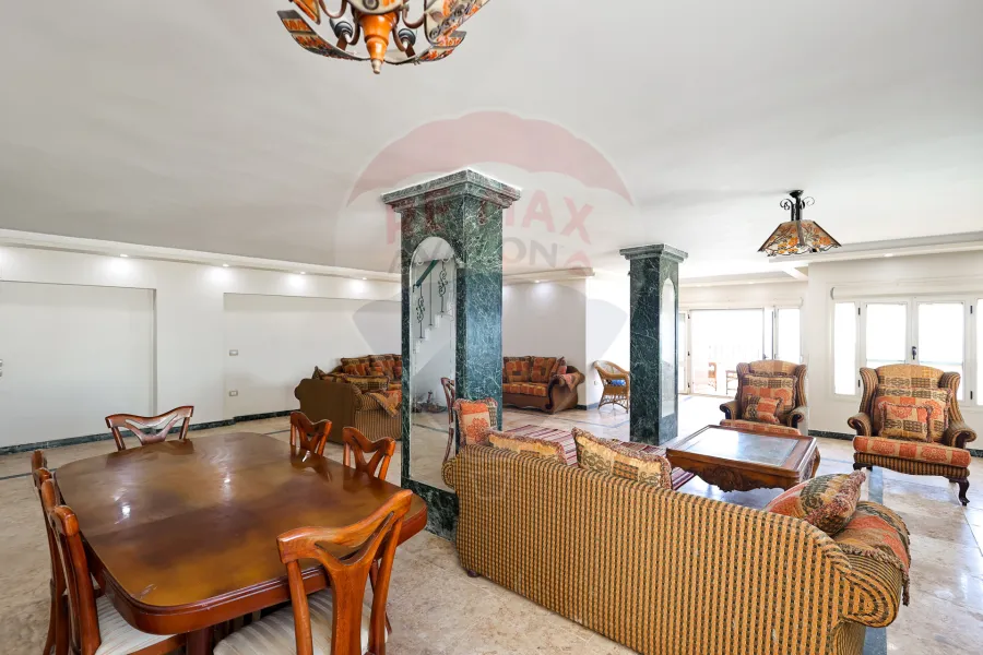 شقة دوبليكس للبيع 260 م المندرة (علي البحر مباشرة)