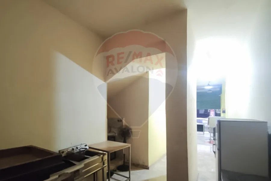 Shop for rent 55 m Miami (third number from the sea)