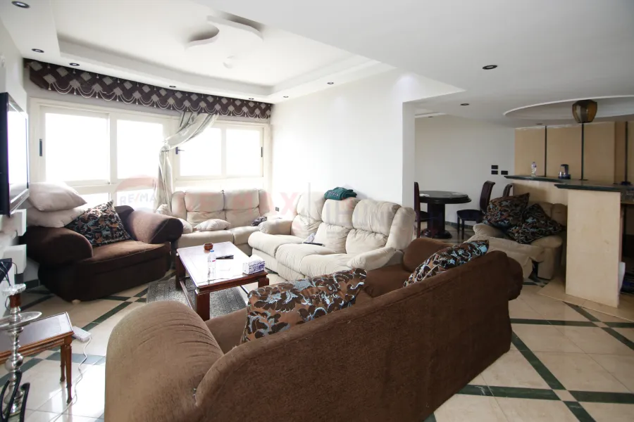 شقة للبيع 580 م جليم (على البحر مباشرة ) - فيو كامل علي البحر مباشرة