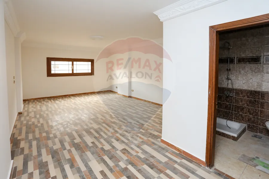 دوبلكس للإيجار  300 م سموحة (ش بهاء الدين الغتوري - خطوات من فوزي معاذ)