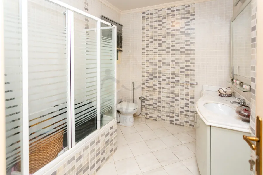 شقة للبيع 235 م كفر عبده (خطوات من شارع ابوقير - عمارة برند)