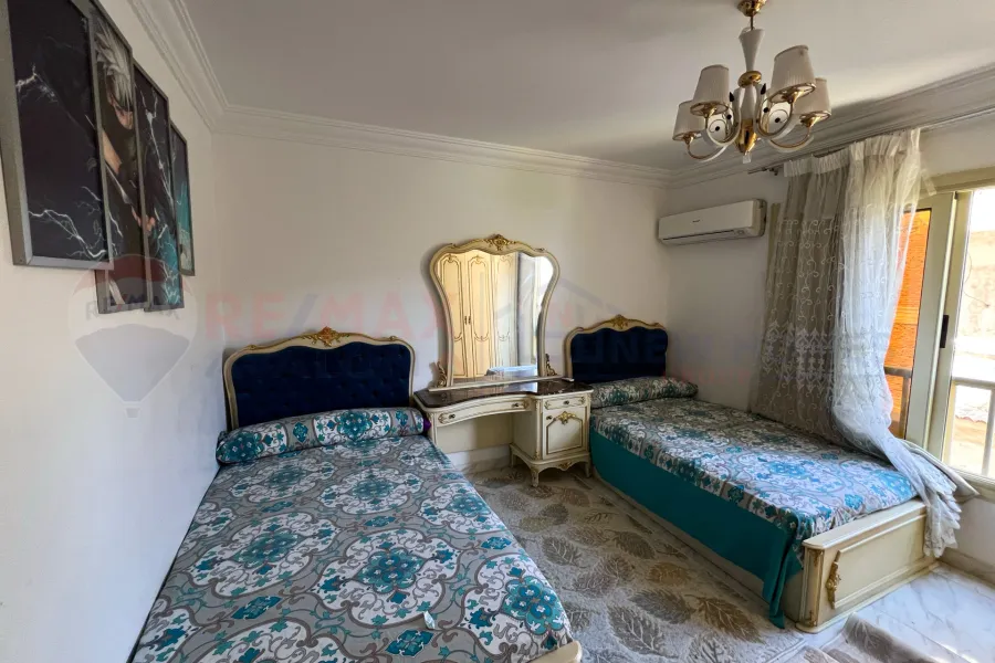 شقة للايجار 204 م سبورتنج (ش احمد علام)