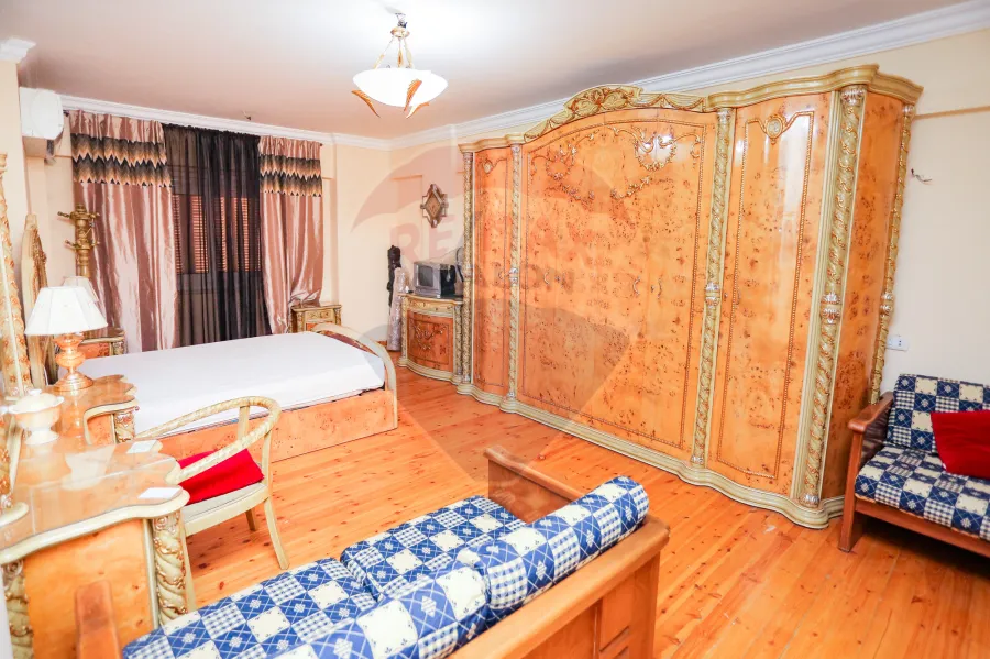 شقه للبيع 300 م زيزينيا ( ش امين يحيى باشا )