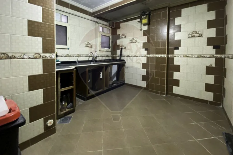 شقة للبيع 200 م رشدي (ش دمياط)