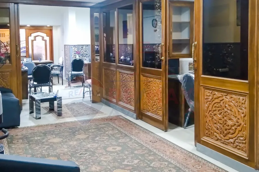 ميزان اداري مفروش  للايجار 250 م لوران (ش الاقبال)