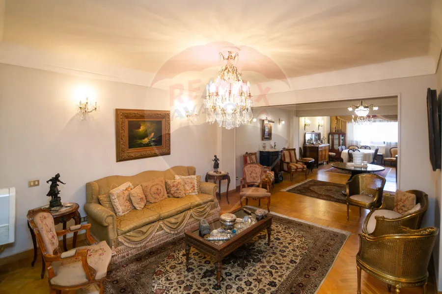 شقة للبيع 250 م ستانلى (ش رشدى باشا-خطوات من البحر)