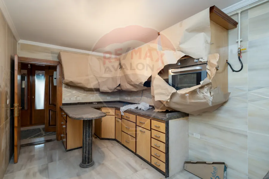 شقة للبيع 190 م جليم (علي الترام مباشرة - عمارة براند)