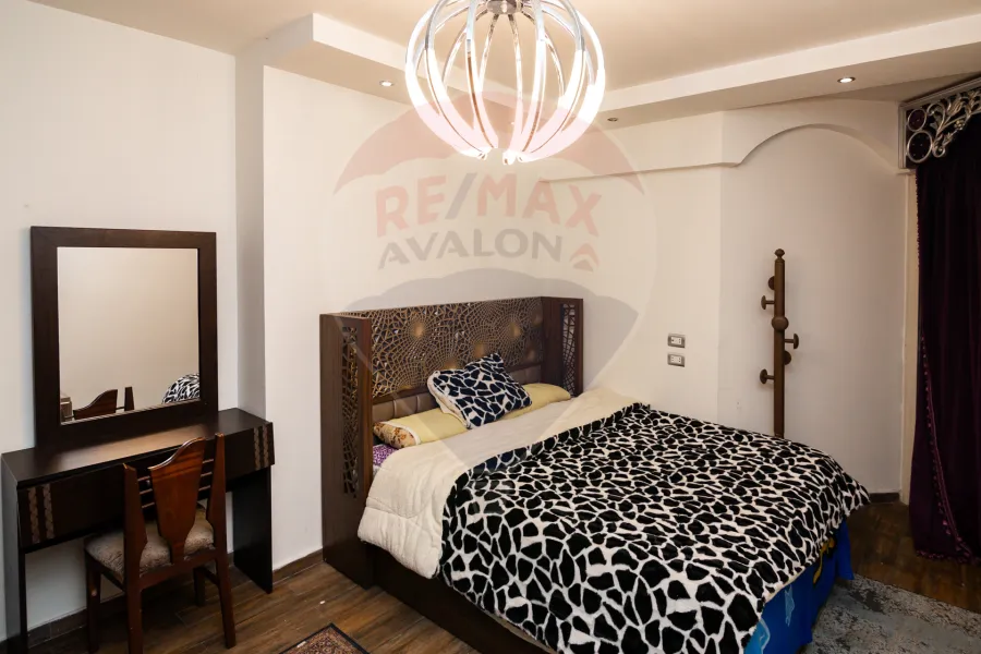 شقة للبيع 125 م كامب شيزار (على البحر مباشرة - عمارة براند)