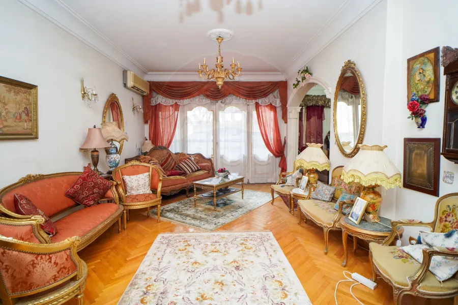 شقة للبيع 170 م لوران (ش عبد السلام عارف)