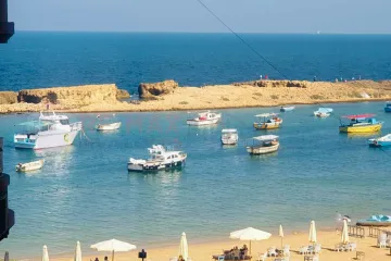 شقة للبيع 135 م ميامي (على البحر مباشرة)