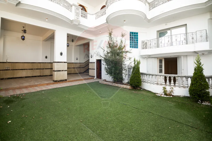 فيلا للبيع 375 م محرم بك (حي الفيلات - بجوار بالم هيلز)