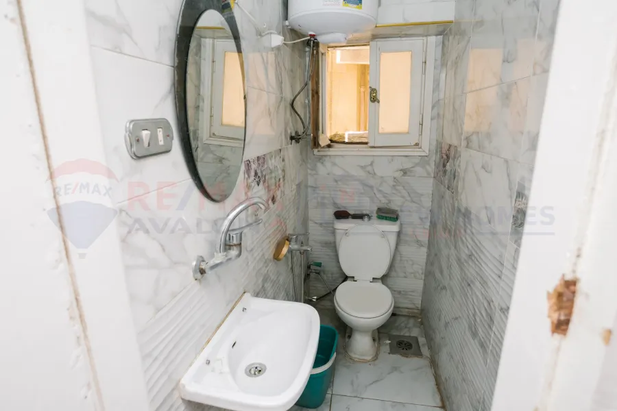 شقة للبيع 120 م سيدي بشر(علي البحر مباشرة)