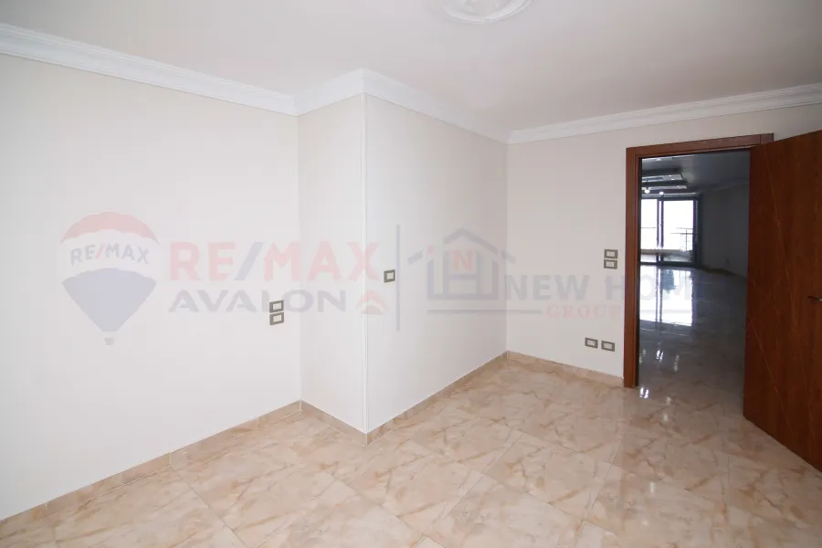 شقة للبيع 135 م ميامي (على البحر مباشرة)