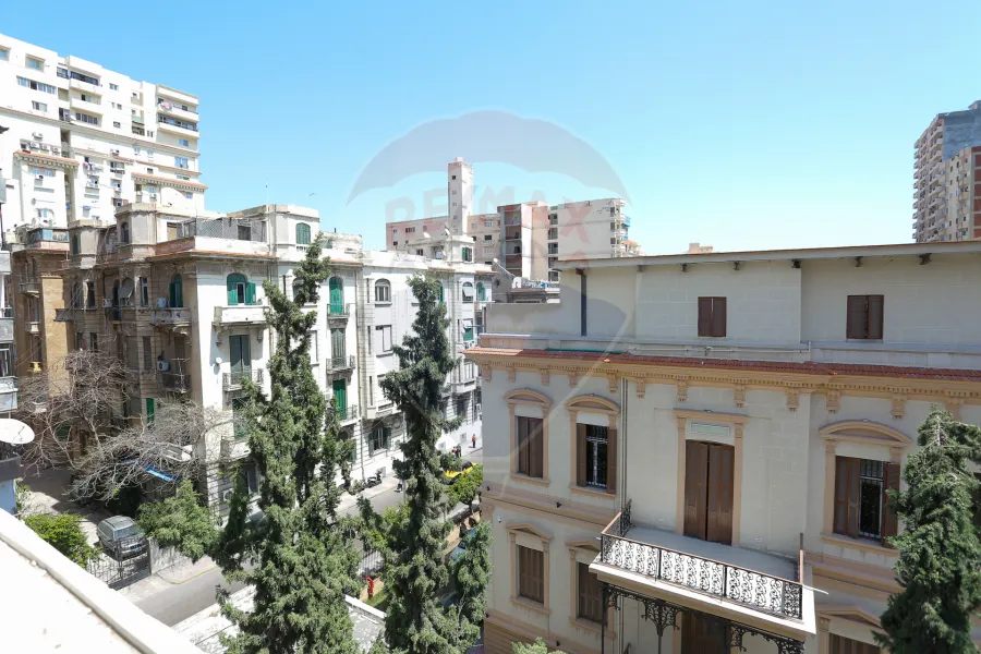 Castle for sale Al-Hay Al-Latiny (Steps from Fouad St. and Sultan Hussein St.) 1,460 m