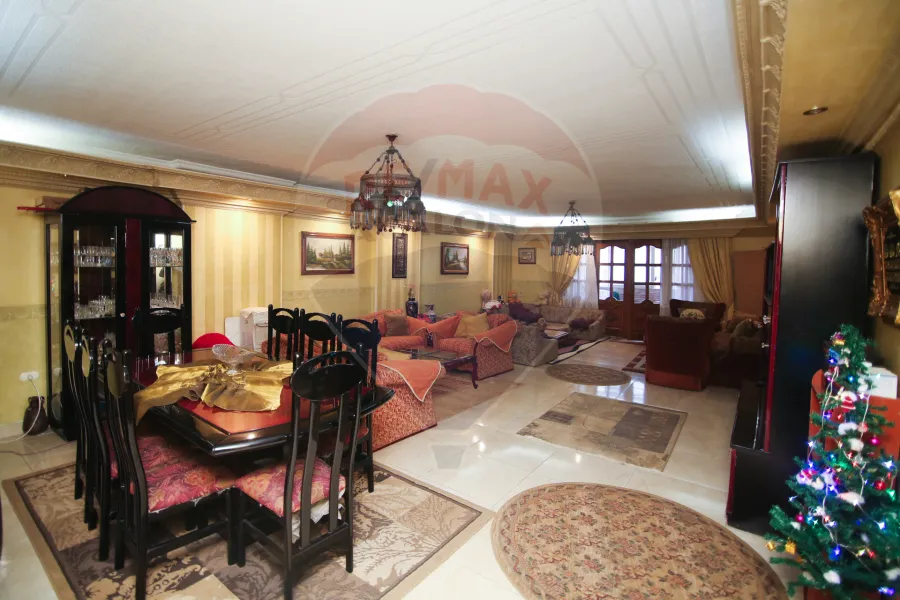 شقة للبيع 240 م سيدي بشر (ش خالد بن الوليد)