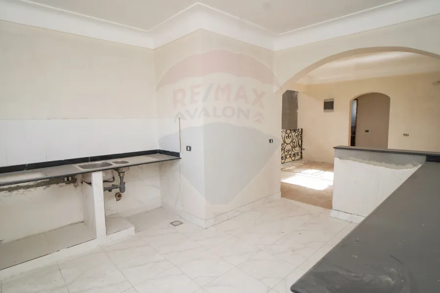 فيلا للبيع 4,200 م (فدان) كينج مريوط (بالقرب من واحة خطاب)