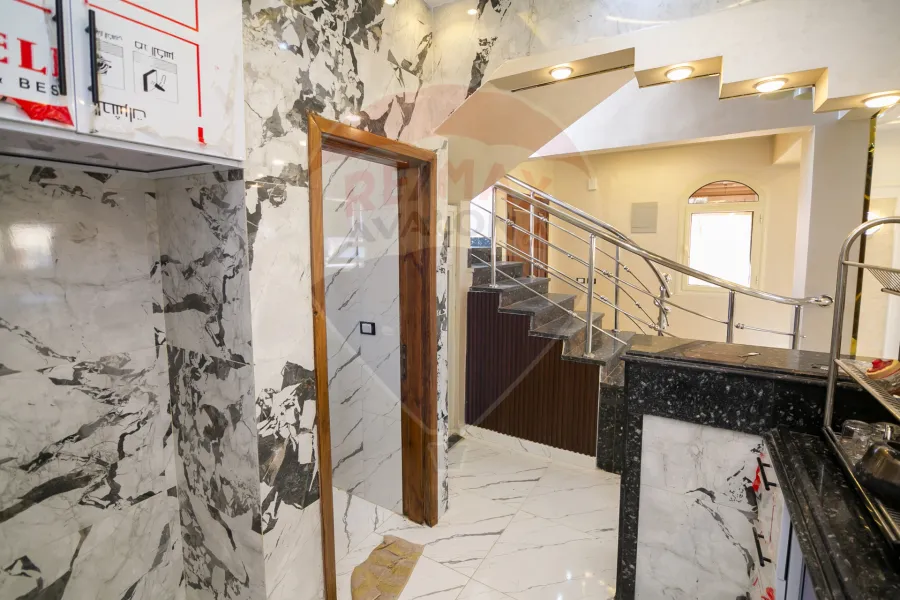 فيلا ستاندالوان للبيع (بيرلا مارينا) 330 م